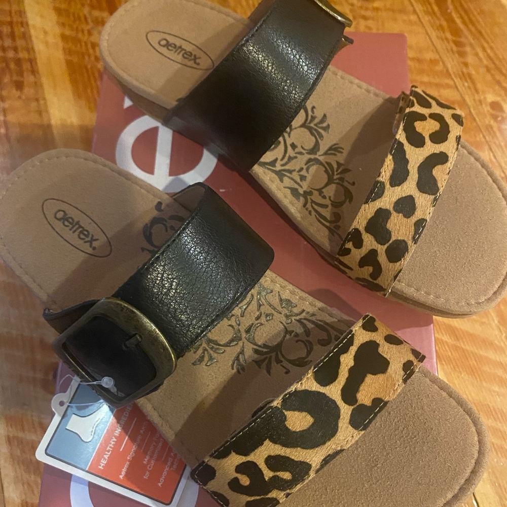 Aetrex Daisy adjustable slide sandal women size 8 / 38 Black Leopard print. NWT